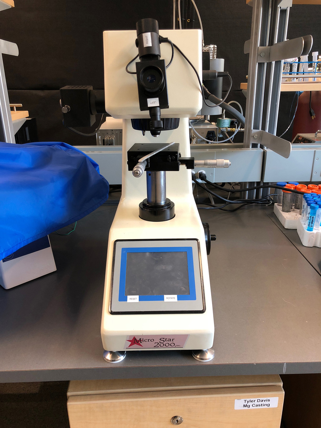 Vickers Microhardness Tester